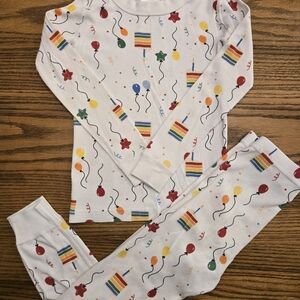 Hanna Andersson Birthday Party Cake PJs / pajamas / long johns - size 110 / 5